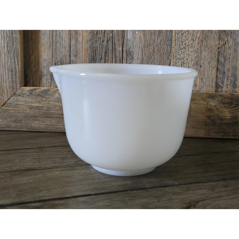 Vintage Glasbake Sunbeam Classic White Milk Glass Mixing Bowl With Pour Spout 7"